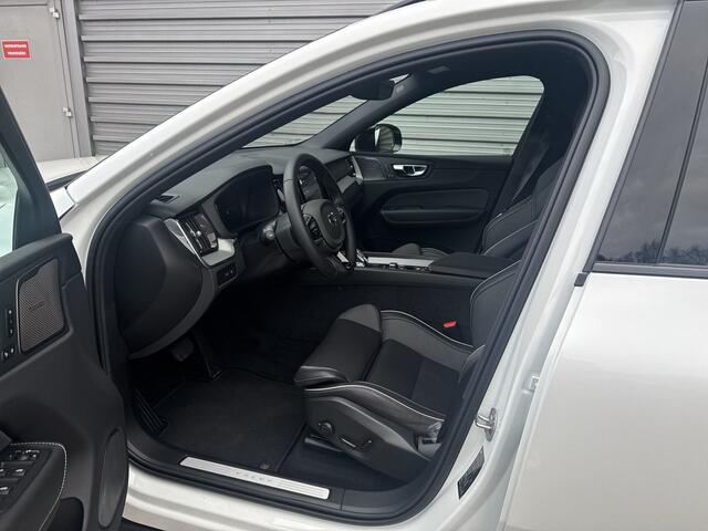 Volvo XC60 T6 350 PK Plug-in hybrid AWD Ultra Dark / 360 camera/ Luchtvering / Black Sheep pakket /