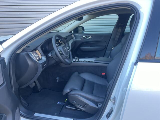 Volvo XC60 2.0 T6 Plug-in hybrid AWD Ultimate Dark / 20 '' Velgen / Head-up Display / Blis / Semi elektrisch trekhaak /