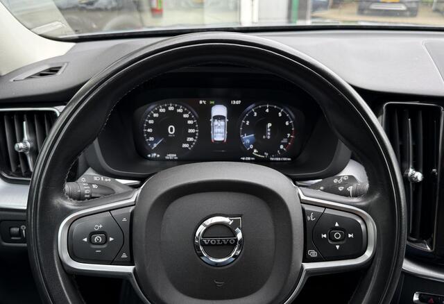 Volvo XC60 2.0 T5 AWD Momentum Pro |Navi|Leder|Trekhaak|