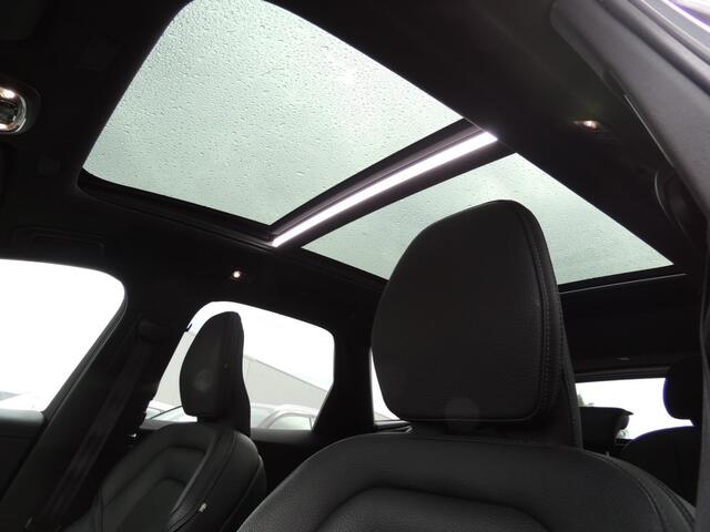 Volvo XC60 2.0 T8 Twin Engine AWD R-Design Trekhaak/Panodak/Camera/Nwe banden etc.