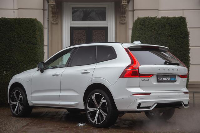 Volvo XC60 2.0 T8 Plug-in hybrid AWD R-Design Trekhaak | Pano | Luchtvering | Bowers & Wilkins