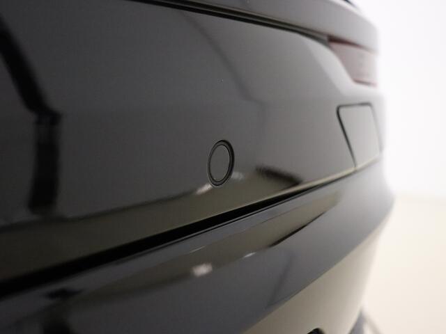 Volvo XC60 T6 350 Plug-in hybrid AWD Plus Dark / Harman en Kardon audio / Contourstoelen / Panorama dak / Camera voor en achter / Elektrisch verstelbare stoelen /