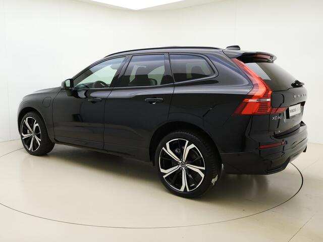 Volvo XC60 T6 350 Plug-in hybrid AWD Plus Dark / Harman en Kardon audio / Contourstoelen / Panorama dak / Camera voor en achter / Elektrisch verstelbare stoelen /