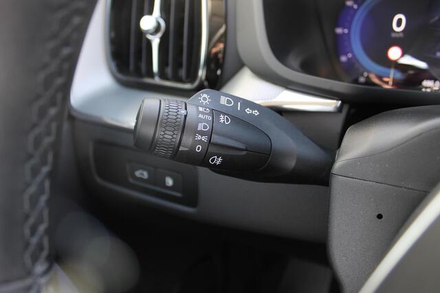 Volvo XC60 T6 350PK Plug-in hybrid AWD Plus Bright Long range / Adaptieve cruise control / Panoramadak / Apple carplay / Parkeersensoren met 360 camera / Elektrische achterklep / Elektrische stoelen met geheugen / Stoel en stuurwielverwarming