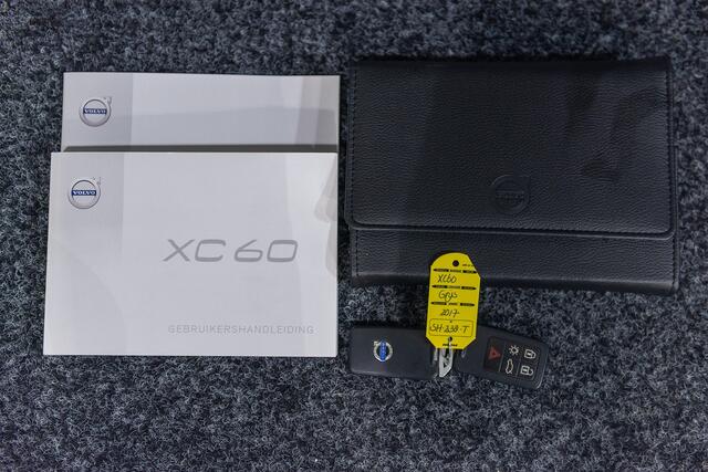 Volvo XC60 D4 Aut. Summum Xenium Intellisafe Stoelverwarming 190pk