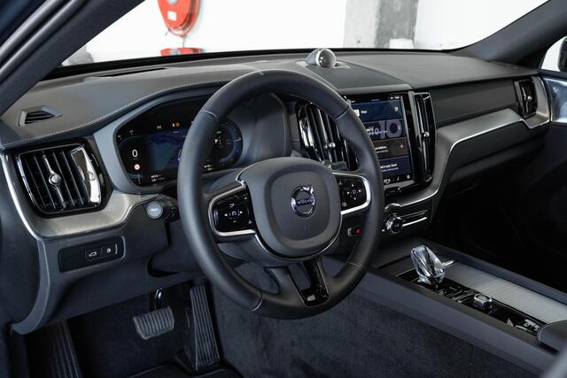 Volvo XC60 T6 Plug-in hybrid AWD Ultra Dark | Luchtvering | Bowers & Wilkins premium audio | 21'' Lichtmetalen velgen | 360° parkeercamera | Nappa lederen bekleding | Head-up display | Parkeerverwarming | BLIS | Adaptive cruise