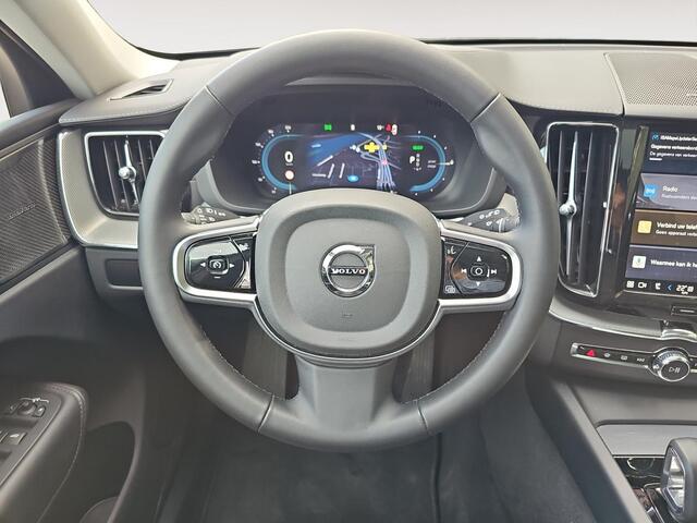 Volvo XC60 2.0 T6 Plug-in hybrid AWD Ultimate Dark | Head up Display | Stoelverwarming | Trekhaak | 360 graden Camera |
