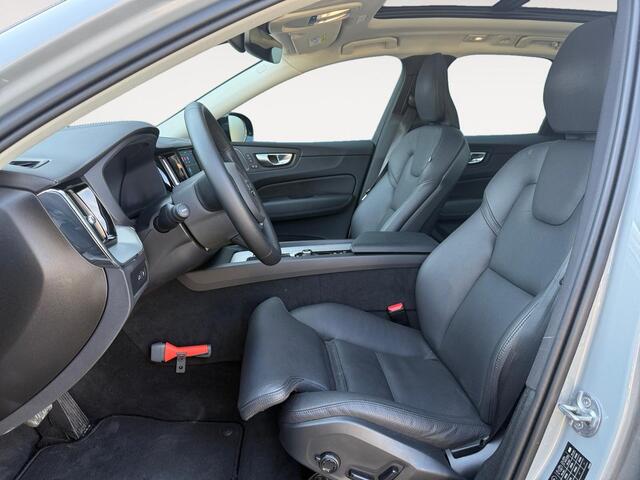 Volvo XC60 2.0 T6 Plug-in hybrid AWD Ultimate Dark | Trekhaak | Head-up Display | Stoelverwarming | 360 graden camera |