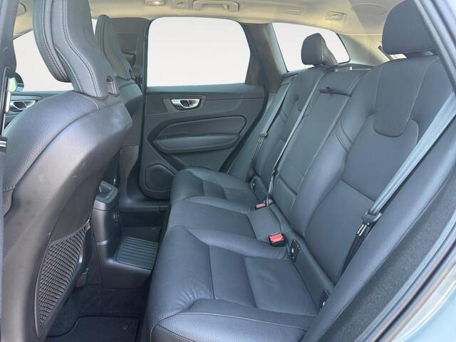 Volvo XC60 2.0 T6 Plug-in hybrid AWD Ultimate Dark | Trekhaak | Head-up Display | Stoelverwarming | 360 graden camera |