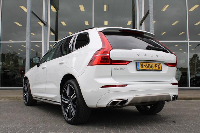 Volvo XC60 2.0 Recharge T6 AWD R-Design | Schuif/kanteldak | Blis | 21" LMV | Camera | Draadloze telefoonlader