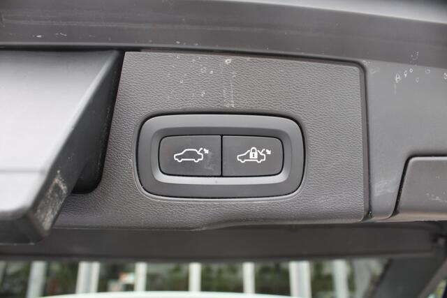 Volvo XC60 2.0 Recharge T6 AWD R-Design | Schuif/kanteldak | Blis | 21" LMV | Camera | Draadloze telefoonlader