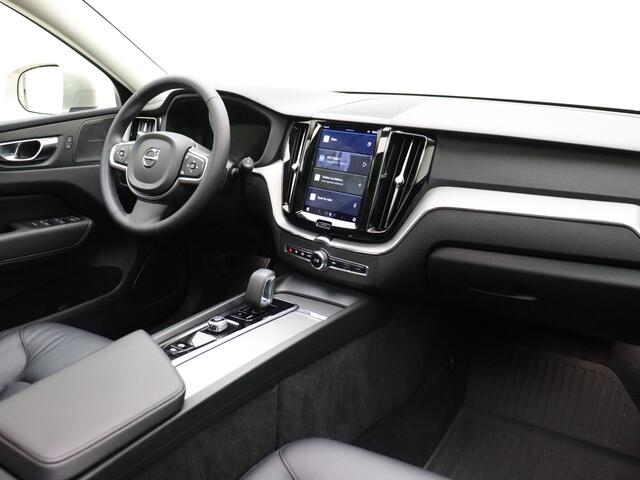Volvo XC60 T6 350pk AWD Core Bright / Panoramadak / Pilot Assist / Stoel/- en stuurverwarming / Trekhaak / H&K audio / Lederen bekleding /