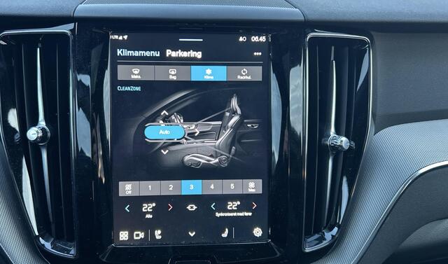 Volvo XC60 2.0 T6 Plug-in hybrid AWD Plus Dark Zwarte Hemel