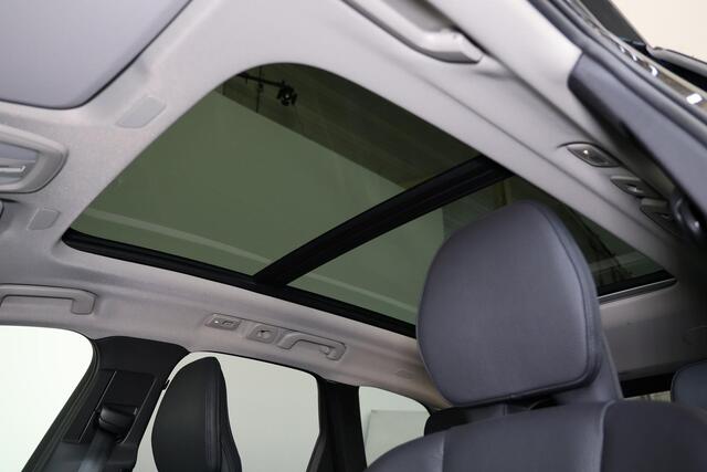 Volvo XC60 T8 Recharge AWD Ultimate Dark - LONG RANGE - Panorama/schuifdak - IntelliSafe Assist & Surround - 360º Camera - Verwarmde voorstoelen, stuur & achterbank - Parkeersensoren voor & achter - Elektr. bedienb. voorstoelen met geheugen - Head up display - Draad
