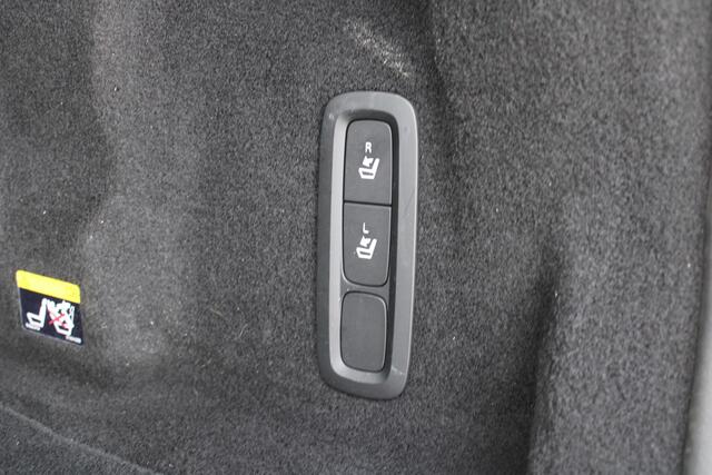 Volvo XC60 2.0 T8 Twin Engine AWD Inscription | Schuif/kanteldak | AppleCarplay | Privacy glass | 19" LMV