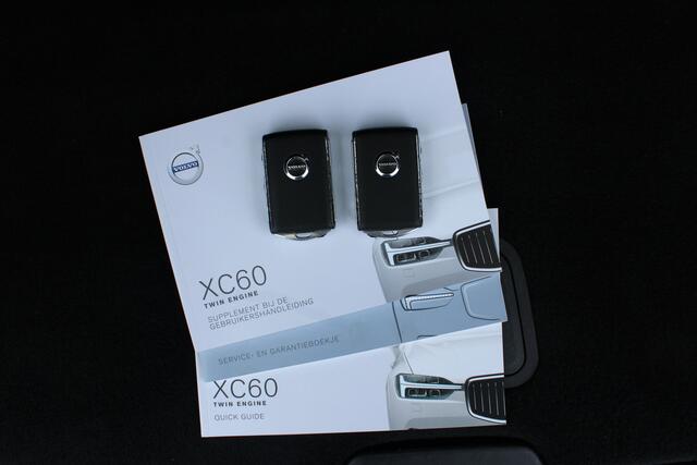 Volvo XC60 2.0 T8 Twin Engine AWD Inscription | Schuif/kanteldak | AppleCarplay | Privacy glass | 19" LMV