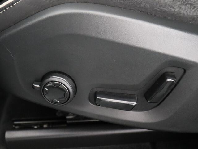 Volvo XC60 2.0 Recharge AWD R-Design SilverDawm met Glossy Black pakket