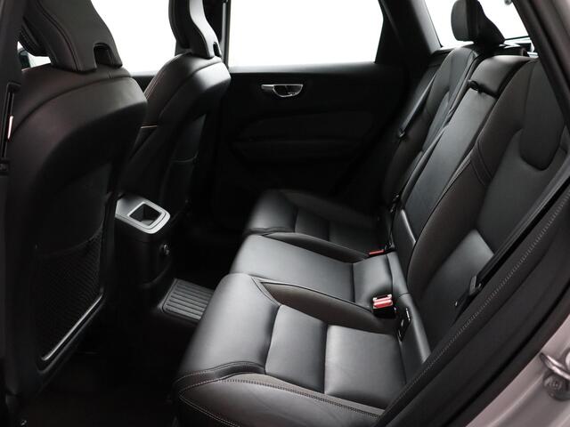 Volvo XC60 2.0 Recharge AWD R-Design SilverDawm met Glossy Black pakket