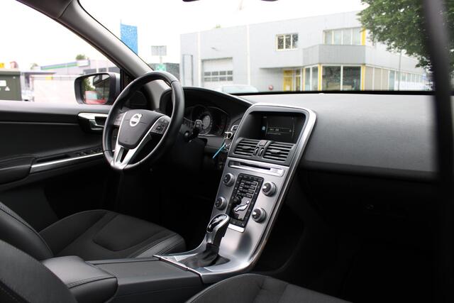 Volvo XC60 2.0 T5 FWD Nordic+ , Automaat, Trekhaak, Half leder, Clima, Cruise, PDC, LMV 17 Inch