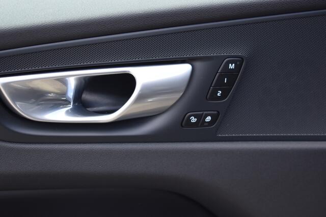 Volvo XC60 2.0 T8 Plug-in hybrid AWD Plus Bright Leer | Pano Dak | Key Less | Park Assist Camera \ Elec Stoeln