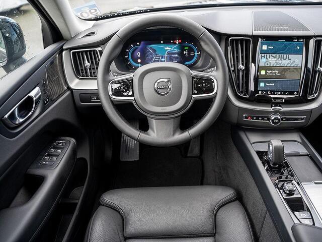 Volvo XC60 2.0 T8 Plug-in hybrid AWD Plus Dark Black Edition Luchtvering Pano 21 Inch Trekhaak Apple CarPlay Harman Kardon Memory Stoelen Leer 360º view
