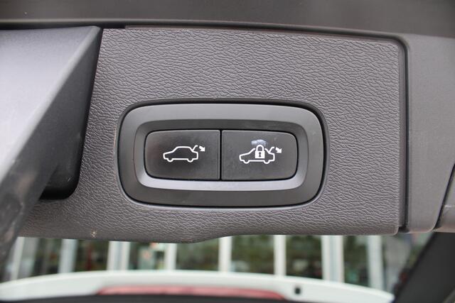 Volvo XC60 T8 Automaat Twin Engine AWD Inscription | Head-Up | Pano-dak | Trekhaak | Verw. stoel & stuurwiel | 21" LMV