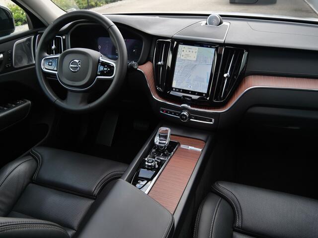 Volvo XC60 2.0 T6 350pk Plug-in hybrid AWD Ultimate Bright Schuifdak / Luchtvering / Head-up display