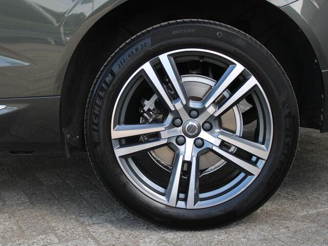 Volvo XC60 2.0 T8 Twin Engine AWD Inscription | ELEKTRISCH SCHUIFDAK | LEDEREN BEKLEDING |