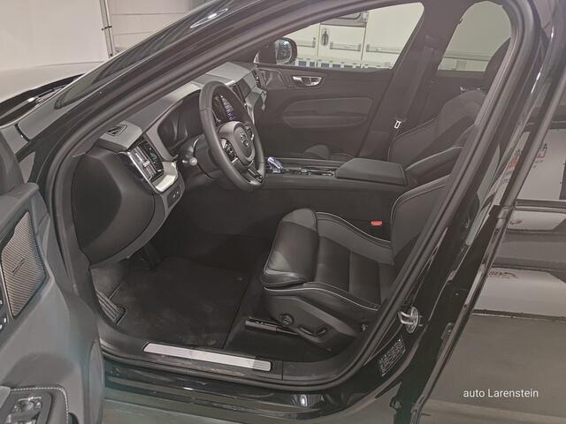 Volvo XC60 2.0 T6 350pk Plug-in hybrid AWD Ultra Black Edition Panoramadak / Head-Up / 360 / ACC / Navi / High Audio / Carplay / Winter Pack