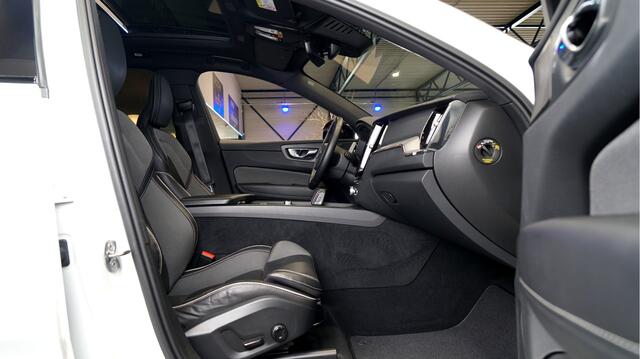 Volvo XC60 2.0 T6 AWD 293kW/399pk Aut8 Plug-in Hybrid Long Range R-Design LUCHTVERING + PANORAMADAK + HARMAN/KARDON + ADAPT.CRUISE + PILOT ASSIST + STOELVERARMING V&A + 360 CAMERA + LANE ASSIST + BLIS + GOOGLE NAVI + PD-GLASS + PARKSENSOREN V&A + 22" LM-VELGEN!!