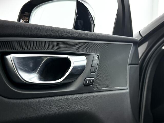 Volvo XC60 T6 Aut. Plug-in hybrid AWD Plus Dark | Panoramadak | 360° camera | Stoel- en stuurverwarming | Trekhaak