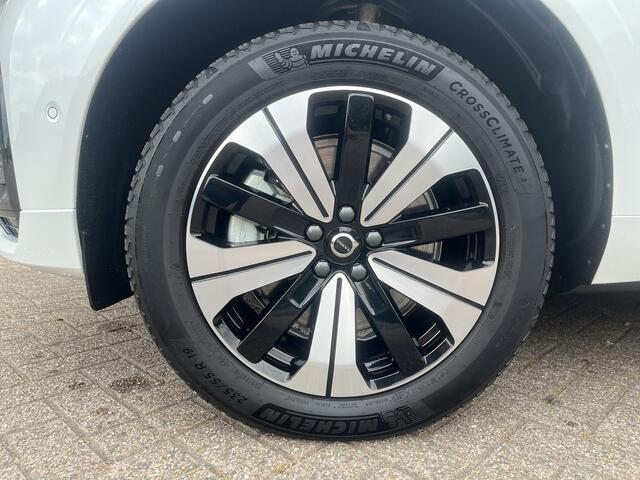 Volvo XC60 T8 Plug-in hybrid AWD Ultimate Dark / Luchtvering / Extra getint glas / 360 camera / Trekhaak semi-elektrisch /