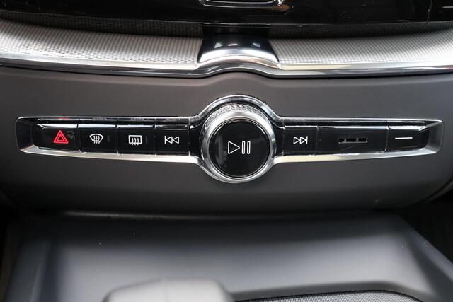 Volvo XC60 T6 Recharge AWD Plus Dark - LONG RANGE - Panorama/schuifdak - IntelliSafe Assist & Surround - 360º Camera - Harman/Kardon audio - Adaptieve LED koplampen - Verwarmde voorstoelen, stuur & achterbank - Parkeersensoren voor & achter - Elektr. bedienb. voorst