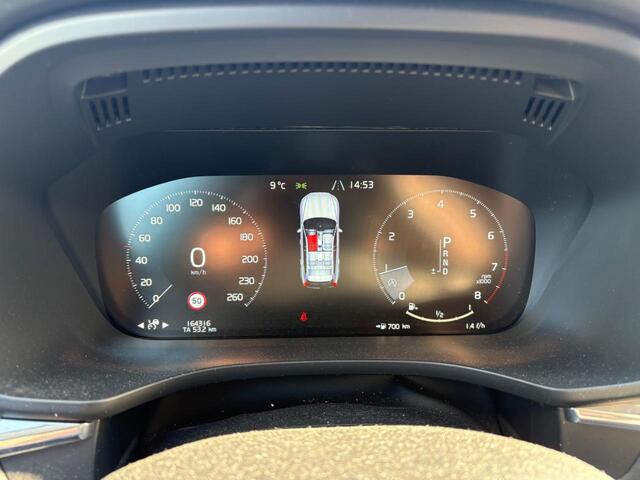 Volvo XC60 2.0 T5 AWD Momentum | Stoelverwarming | Adaptieve cruise control | BLIS dodehoekdetectie | Keyless entry/start | Parkeercamera | Parkeersensoren V+A | Alarm | DAB |