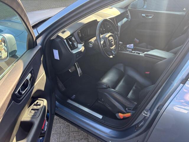 Volvo XC60 2.0 T5 AWD Momentum | Stoelverwarming | Adaptieve cruise control | BLIS dodehoekdetectie | Keyless entry/start | Parkeercamera | Parkeersensoren V+A | Alarm | DAB |