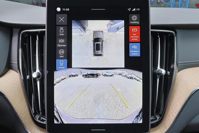 Volvo XC60 T8 Recharge AWD Ultra Dark - LONG RANGE - Panorama/schuifdak - IntelliSafe Assist & Surround - 360º Camera - Harman/Kardon audio - Adaptieve LED koplampen - Verwarmde voorstoelen, stuur & achterbank - Parkeersensoren voor & achter - Elektr. bedienb. voors