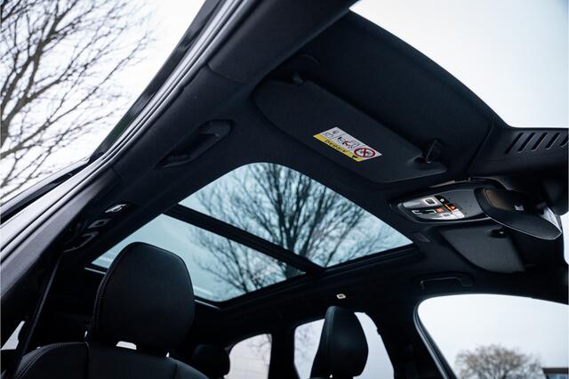 Volvo XC60 2.0 T6 Plug-in hybrid AWD Ultimate Black Edition ** Trekhaak ** Ventilatie ** Panodak ** B&W ** 12-2024!!