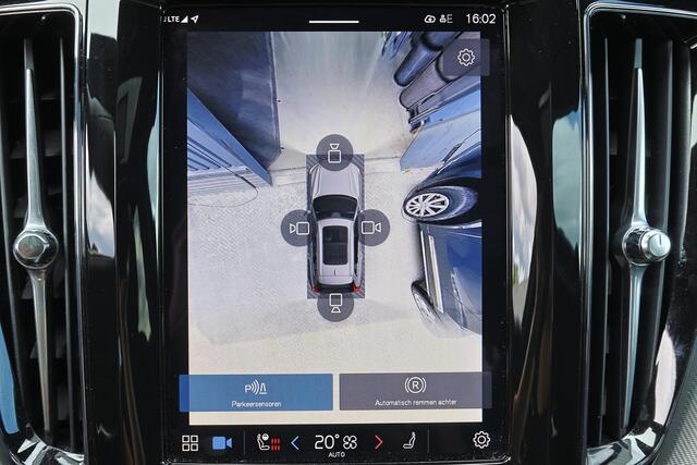 Volvo XC60 T6 Recharge AWD Plus Black Edition - LONG RANGE - Luchtvering - Panorama/schuifdak - IntelliSafe Assist & Surround - 360º Camera - Harman/Kardon audio - Adaptieve LED koplampen - Verwarmde voorstoelen, stuur & achterbank - Parkeersensoren voor & achter -