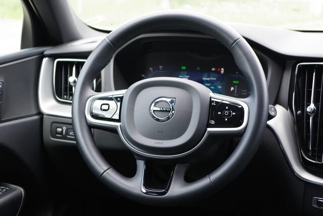 Volvo XC60 2.0 T6 Plug-in hybrid AWD 350 PK Plus Dark, Panoramadak, Luchtvering, Keyless, Memory, Carplay