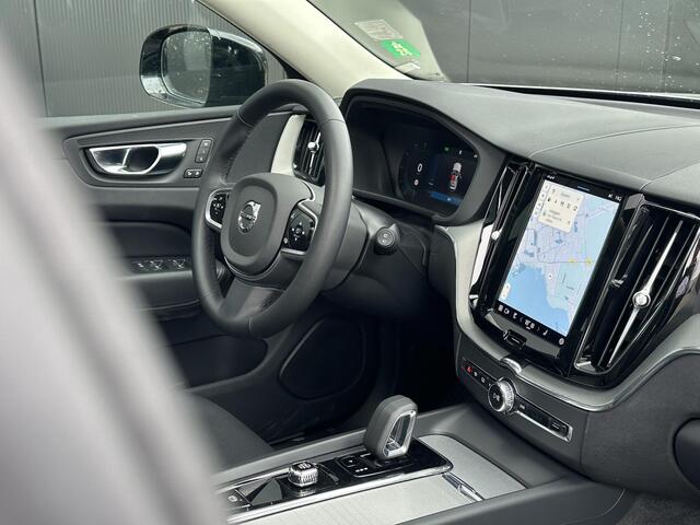 Volvo XC60 2.0 T6 Plug-in hybrid AWD Plus Dark intellisafe/ schuifdak/ 360 camera / trekhaak/ 18 inch