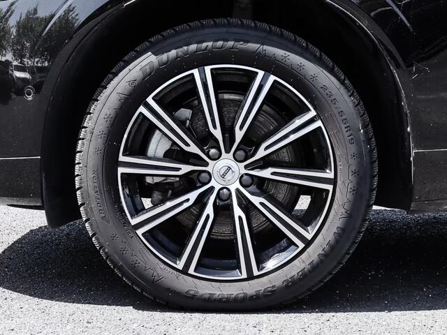 Volvo XC60 2.0 T8 Plug-in hybrid AWD Plus Dark (335kW/455PK) FULL OPTION (PANO / TREKH) ** 1e EIG - Ex VOLVO) ** INFORMEER OOK NAAR ONZE AANTREKKELIJKE FINANCIAL-LEASE TARIEVEN **