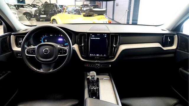 Volvo XC60 2.0 T6 AWD 250kW/340pk Aut8 Plug-in hybrid Inscription PANORAMADAK + HARMAN/KARDON + ADAPT.CRUISE + PILOT ASSIST + LANE ASSIST + 360 CAMERA + STOEL-&STUURVERWARMING + LANE ASSIST + GOOGLE DASH + PARKSENSOREN V&A + 21" LM-VELGEN!!