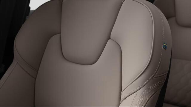 Volvo XC60 T6 AWD 350 pk Plug-in hybrid Plus Dark | Long Range | Google | Luchtvering | Head-Up Display | Schuif-/Kanteldak | 360 Camera | Getint Glas | Keyless | Zitverlenging | Stoelverwarming Voor + Achter | Memory | Elek. Stoelen | Adaptieve Cruise | Elek. Stoel