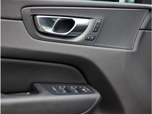 Volvo XC60 T8 Plug-in hybrid AWD Plus Dark 455PK | 360 Cam | Harman Kardon | 20'' | Winterpakket