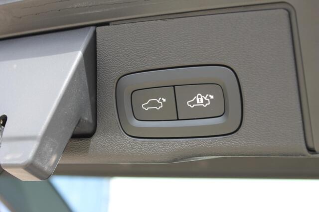 Volvo XC60 T6 350PK Long Range Plug-in hybrid AWD Plus Bright Panoramisch schuif-kanteldak / Google infotainment / Lederen bekleding / Parkeersensoren voor en achter met parkeercamera / Road Sign information / Cruise Control