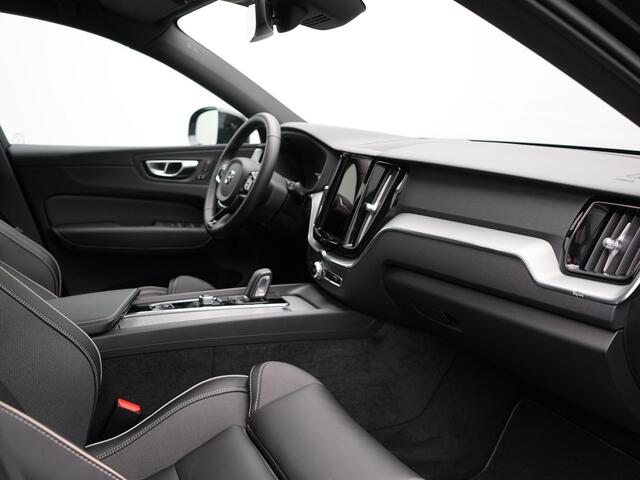 Volvo XC60 B4 R-Design Automaat 198pk Dealer O.H | Trekhaak Af Fabriek | Panodak | Camera | Lederen Sportstoelen Memory & Verwarmd | Cruise Control | Apple Carplay | Keyless | Google Assistant & Maps | Virtual | DAB |