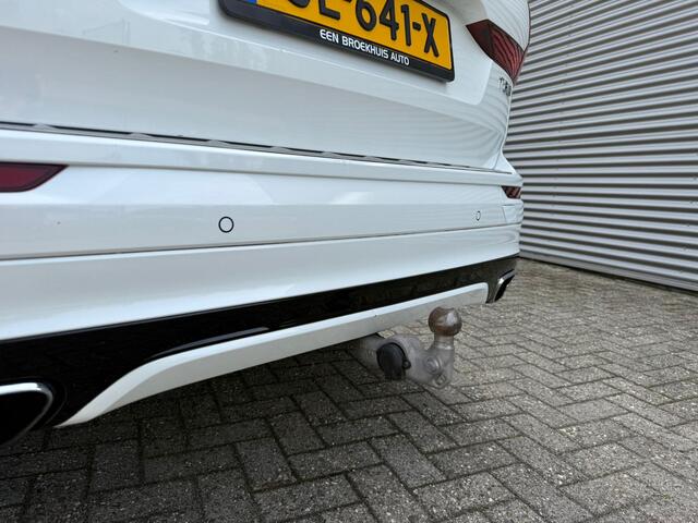 Volvo XC60 2.0 T8 Twin Engine AWD R-Design Panoramadak Trekhaak