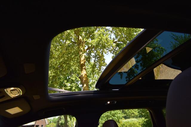 Volvo XC60 2.0 Recharge T6 AWD R-Design PANO, LEER, TREKH.