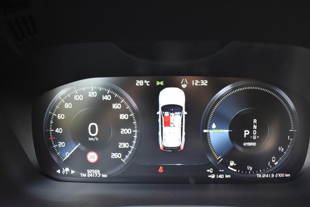 Volvo XC60 2.0 Recharge T6 AWD R-Design PANO, LEER, TREKH.