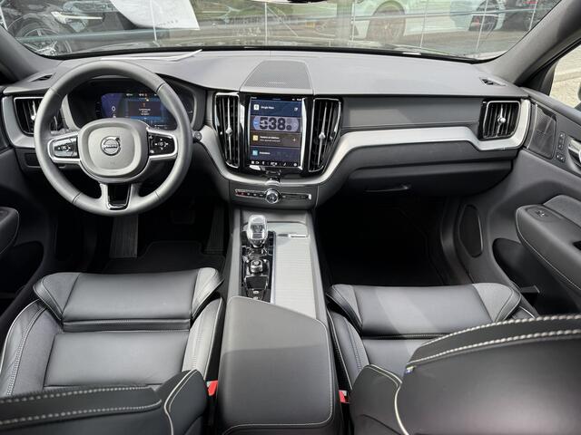 Volvo XC60 T8 (455pk) Recharge AWD Plus Black Edition ** Panodak ** HUD ** H&K ** 360 camera ** Trekhaak NP 80K **